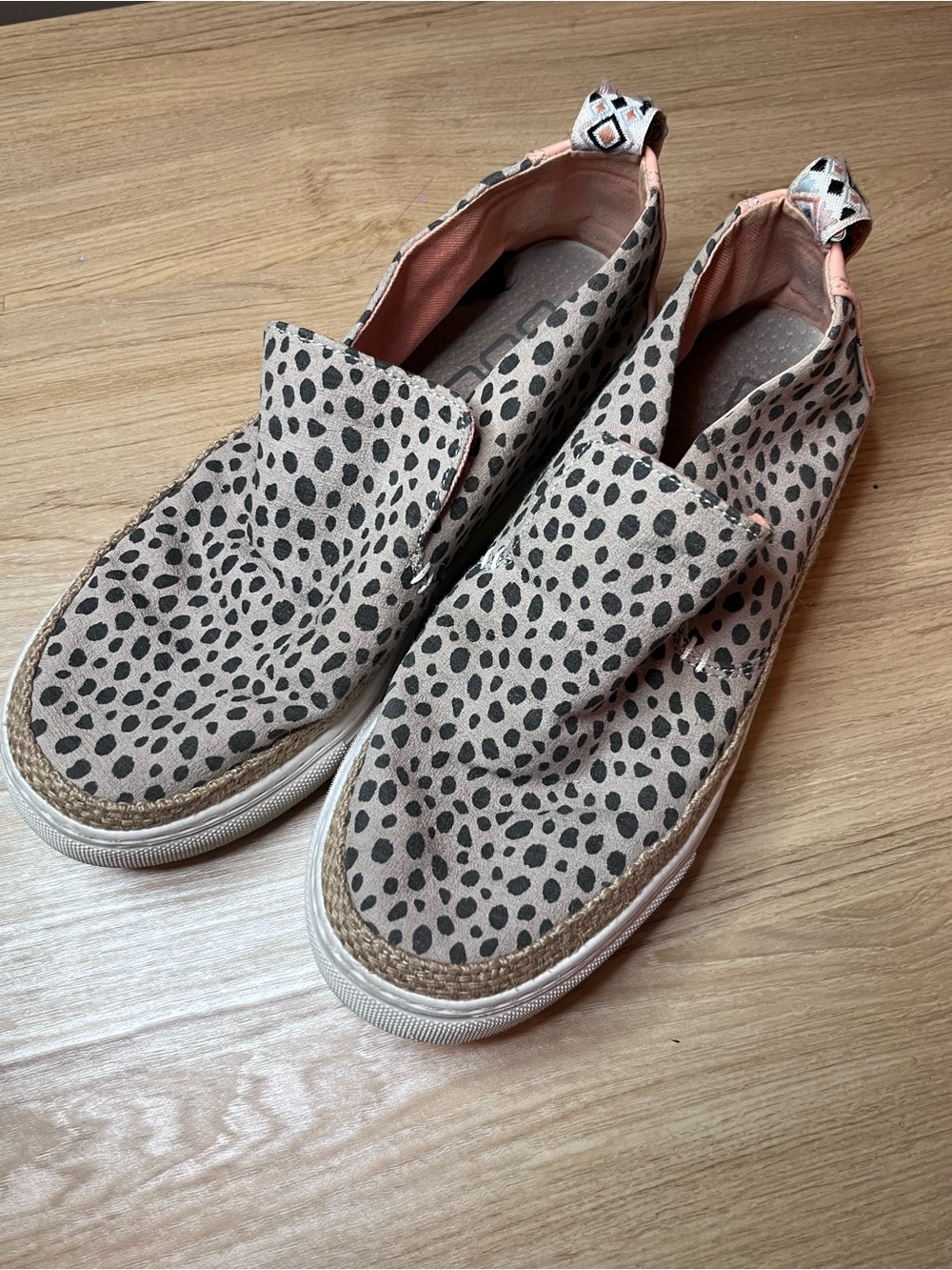 Hey Dude Peyton Cheetah Beige Slip-On Shoes women’s 8